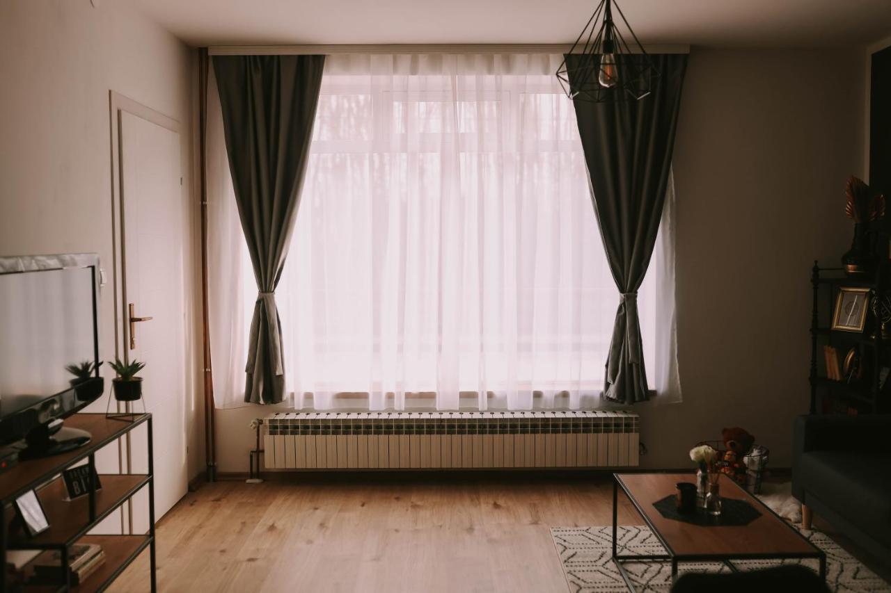 Apartman Hana Licki Osik Eksteriør billede